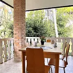 Apartment Leda *
